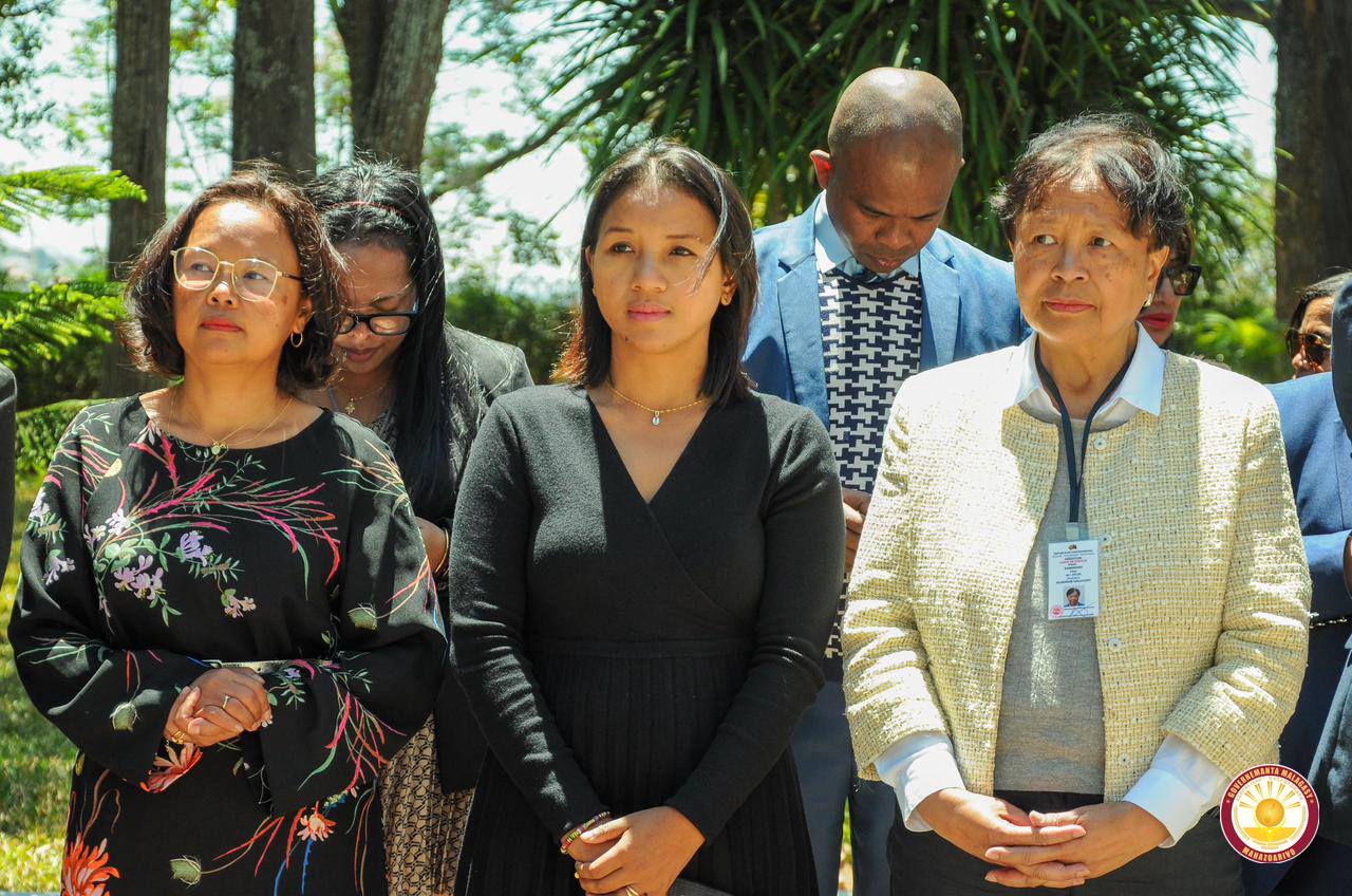 MAHAZOARIVO : FAMINDRAM-PAHEFANA TEO AMIN’NY PRAIMINISITRA TEO ALOHA SY NY PRAIMINISITRA VAOVAO