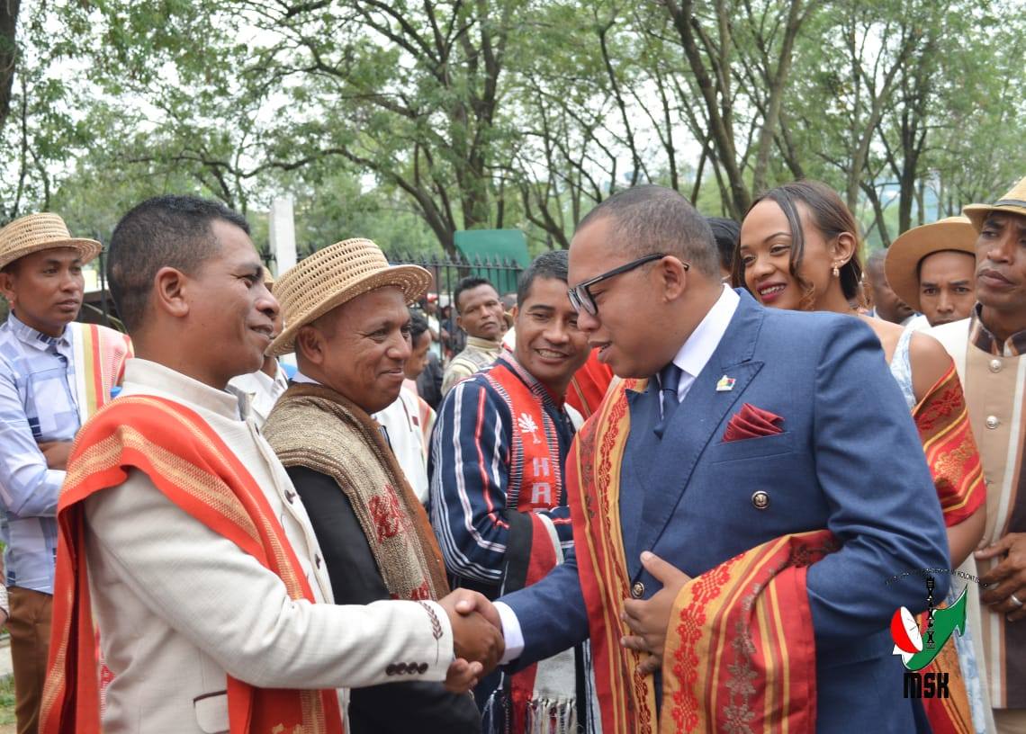 HANAO ADISISIKA HAHAZOAN' NY MPIKABARY MALAGASY MARI-PAHAIZANA ARA-PANJAKANA MISY TOMBOKASE MENA NY MINISITRA GASCAR FENOSOA