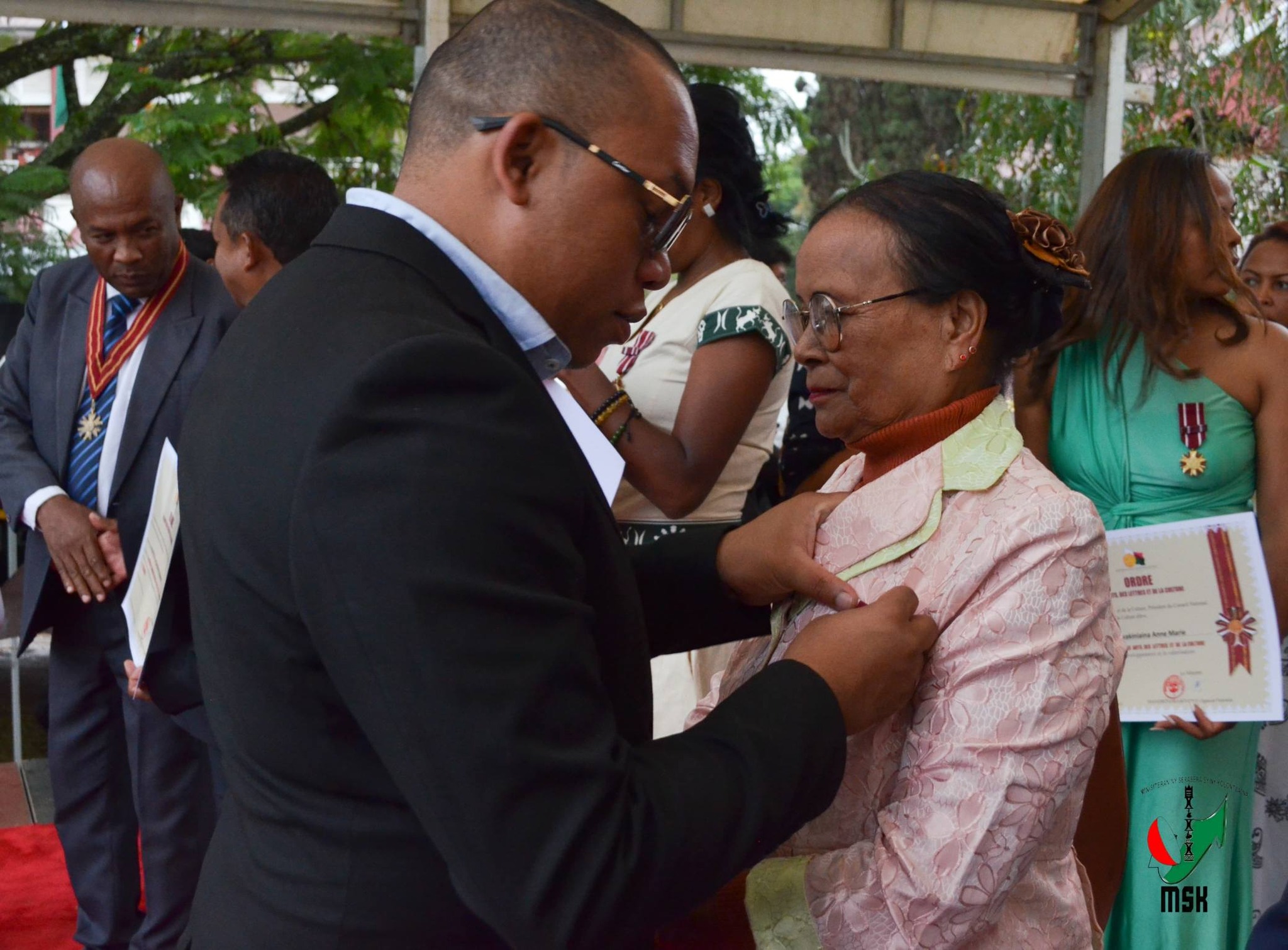 ENDRIKA HITA MASO FANKASITRAHANA NY EZAKA VITAN' NY MPISEHATRA ARA-KOLONTSAINA SADY FAMPIRISIHANA AMIN' NY TSARA KOKOA HATRANY NY MARI-BONINAHITRY NY KANTO