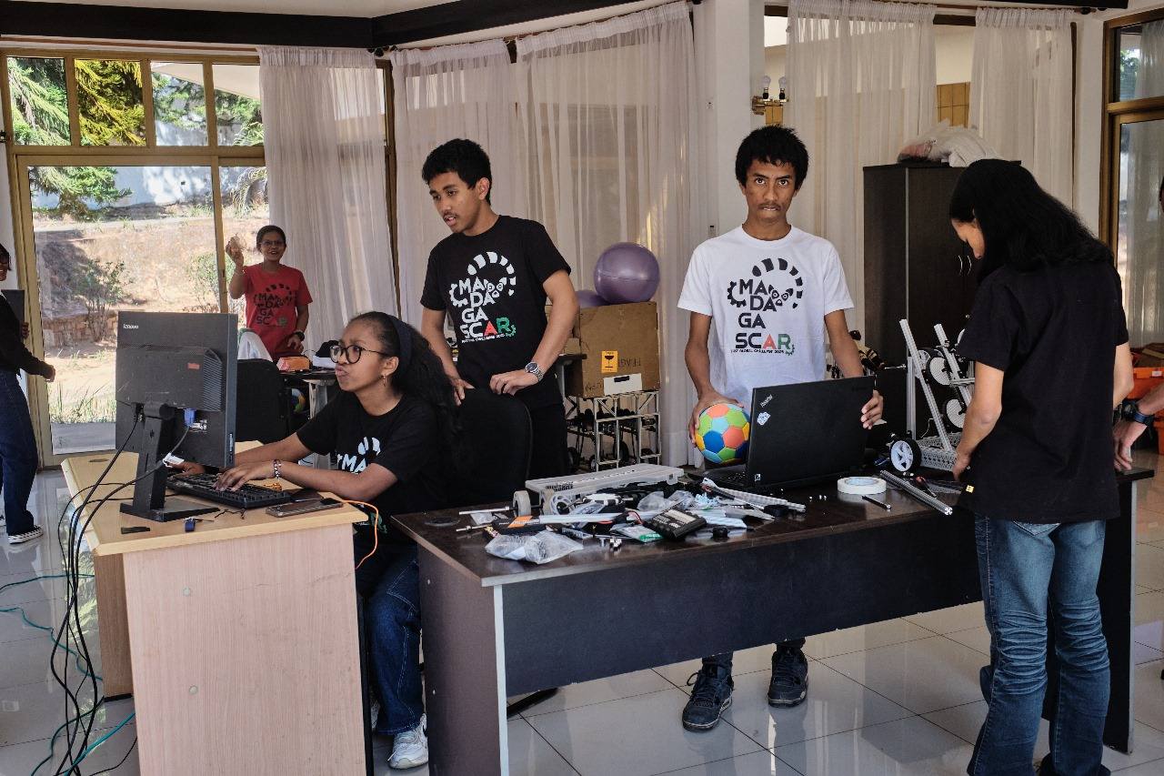 Nandrombaka ny medaly volamena tany amin'ny First Global Challenge 2025 tao Panama ny ekipa robotika Malagasy.