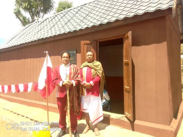 ROVA AMBOHIDRABIBY NITOMBO IRAY NY FOTODRAFITRASA ARA-KOLONTSAINA