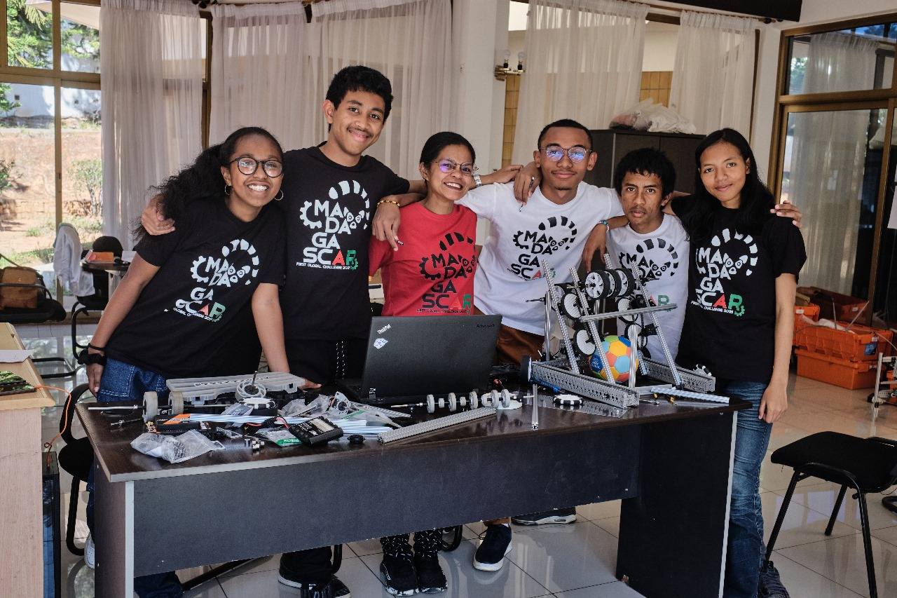 Nandrombaka ny medaly volamena tany amin'ny First Global Challenge 2025 tao Panama ny ekipa robotika Malagasy.