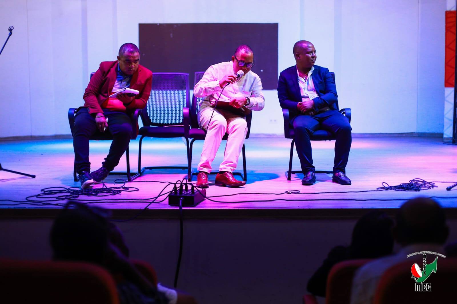 NITAFA MIVANTANA TAMIN'IREO MPIASAN'NY MINISITERA I GASCAR FENOSAO