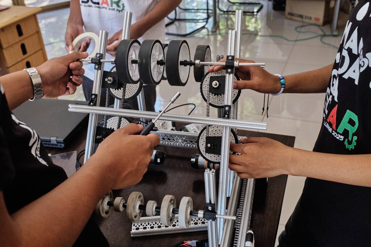 Nandrombaka ny medaly volamena tany amin'ny First Global Challenge 2025 tao Panama ny ekipa robotika Malagasy.