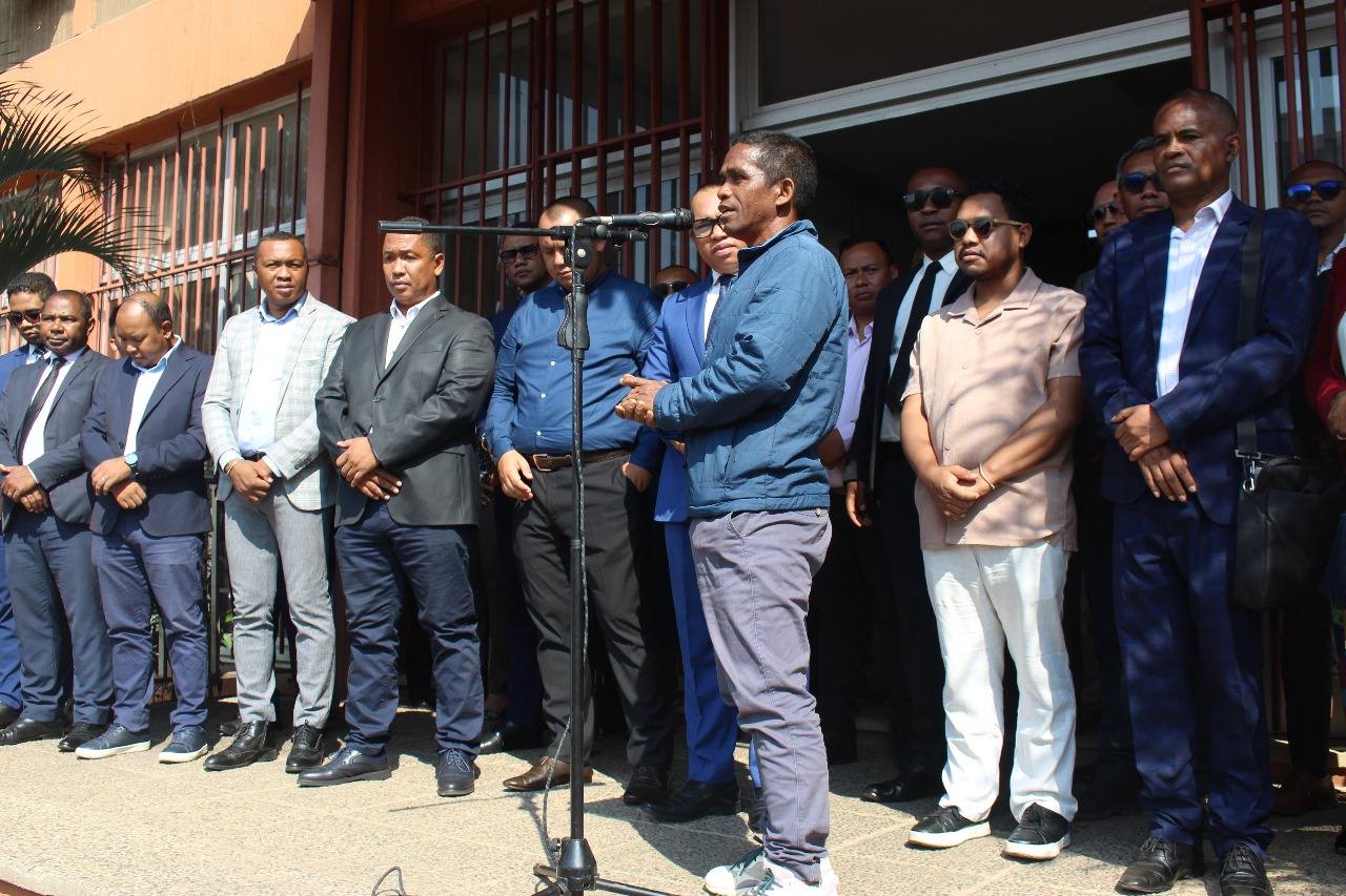 NITAFA MIVANTANA TAMIN'NY MPIARA-MIASA NY MINISITRA GASCAR FENOSOA