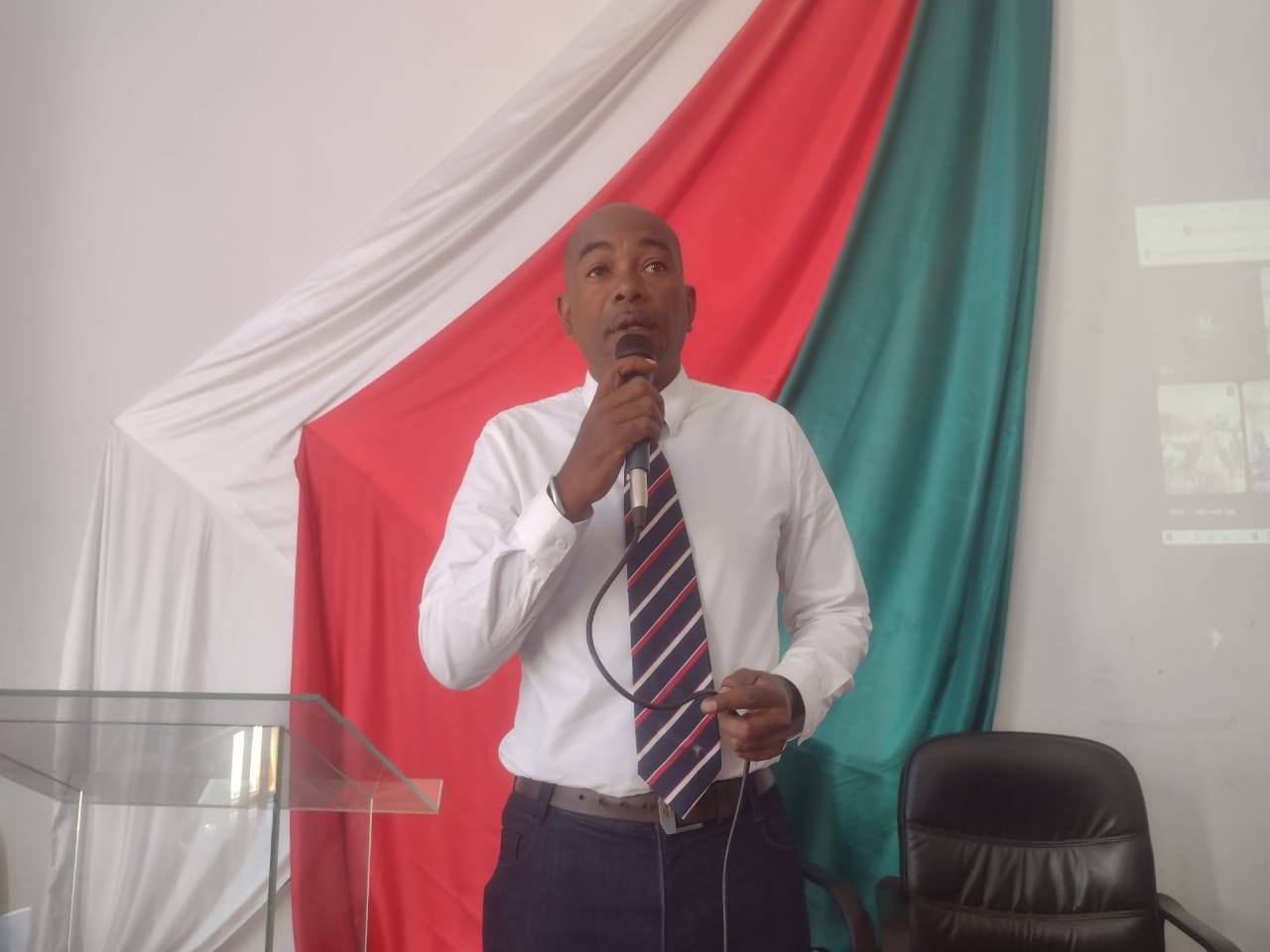 FAKAN-KEVITRA HO FANATSARANA NY LALANA MIFEHY NY SERASERA AMIN'NY HAINO AMAN-JERY SY HO FANDINIHANA NY VOLAVOLAN-DALANA HIFEHY NY ZO HISITRAKA VAOVAO ( LAICP ).