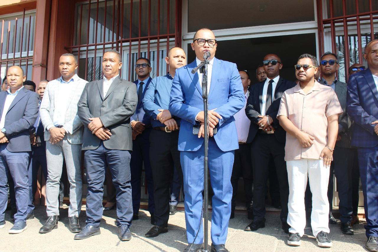 NITAFA MIVANTANA TAMIN'NY MPIARA-MIASA NY MINISITRA GASCAR FENOSOA