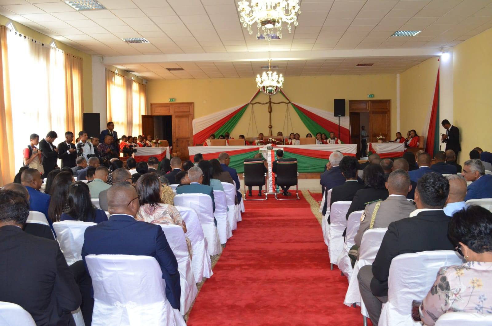 TONTOSA ANDROANY TETSY AMIN’NY FITSARANA TAMPONY ANOSY NY LANONANA ARA-PITSARANA NANATANTERAHANA NY FIAINANA HO AN’IREO TOMPO’ANDRAIKITRA AMBONY MIISA ROA DIA NY TALE JENERALIN’NY ARAI SY NY TALE JENERALIN’NY SAMIFIN .