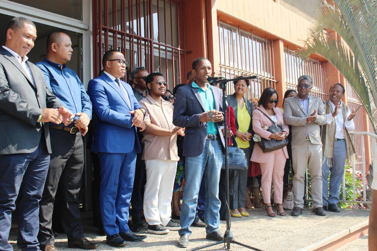 NITAFA MIVANTANA TAMIN'NY MPIARA-MIASA NY MINISITRA GASCAR FENOSOA