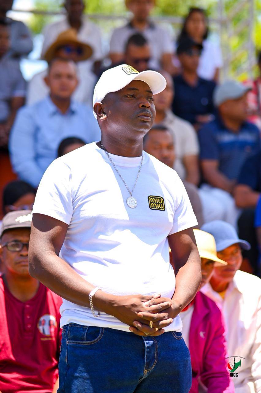 NANKASITRAHAN'NY MINISITERA I RANOELISON , ANDRAREZIN'NY HIRAGASY