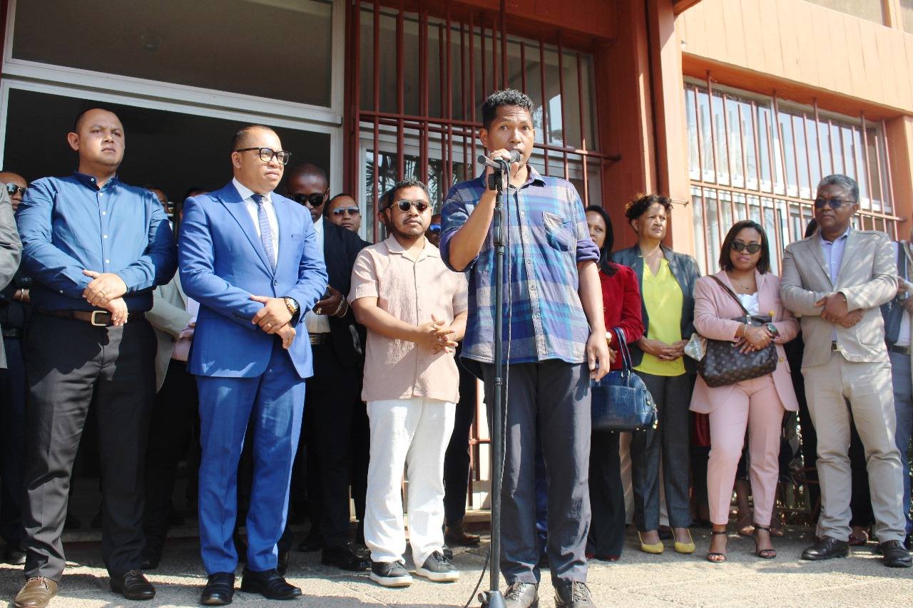 NITAFA MIVANTANA TAMIN'NY MPIARA-MIASA NY MINISITRA GASCAR FENOSOA