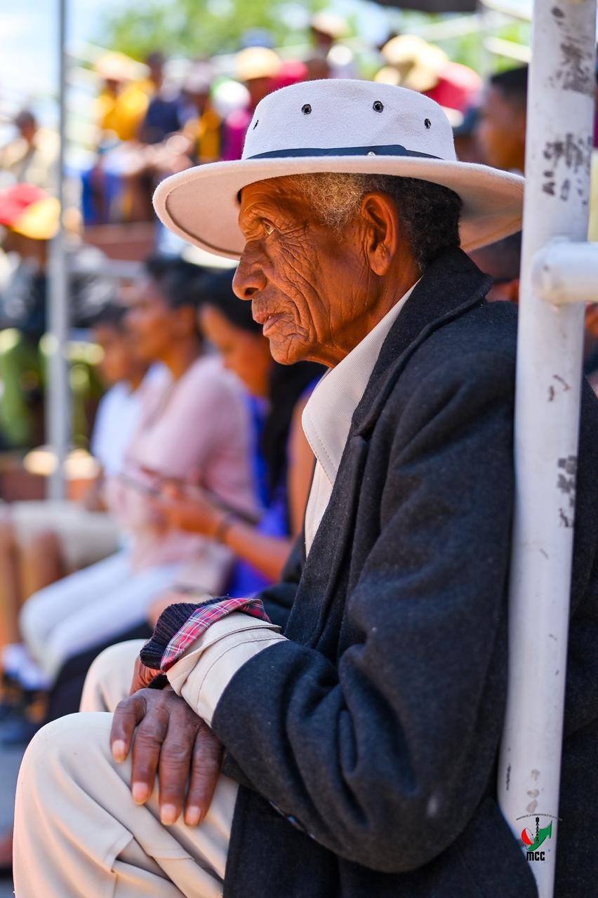NANKASITRAHAN'NY MINISITERA I RANOELISON , ANDRAREZIN'NY HIRAGASY