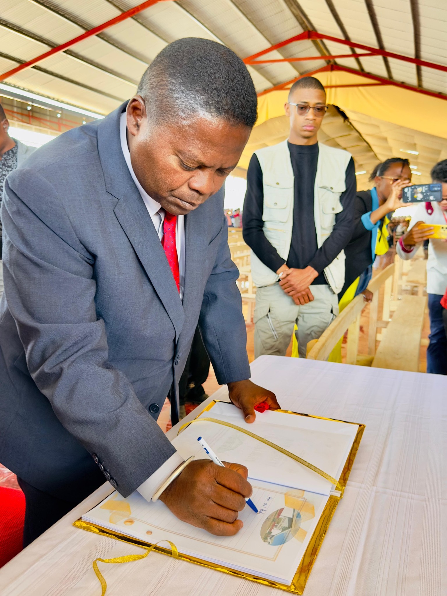 NY ALAHADY 2 NOVAMBRA 2025