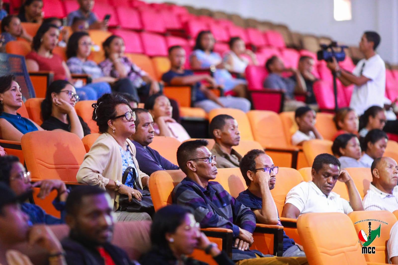 NITAFA MIVANTANA TAMIN'IREO MPIASAN'NY MINISITERA I GASCAR FENOSAO