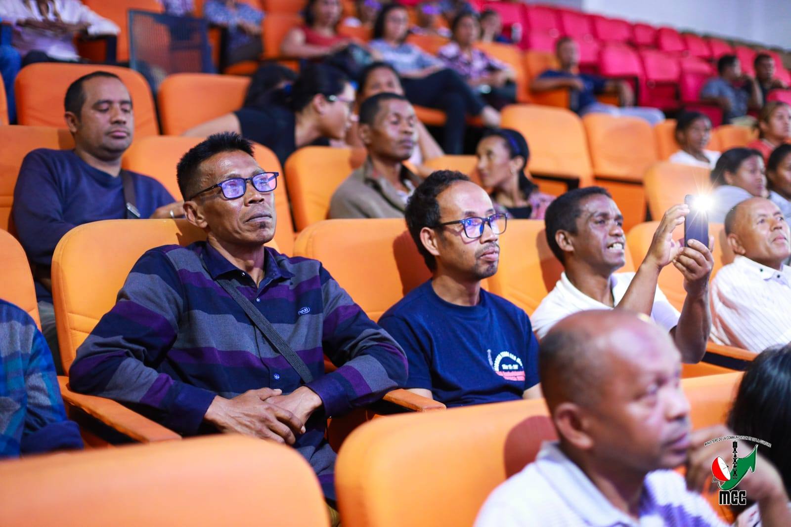 NITAFA MIVANTANA TAMIN'IREO MPIASAN'NY MINISITERA I GASCAR FENOSAO