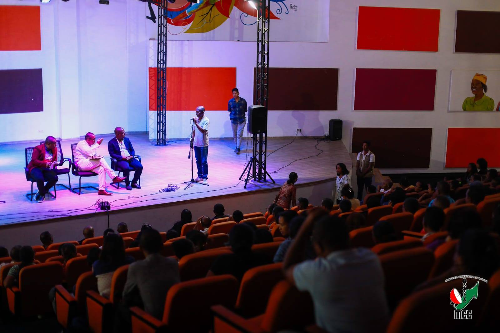 NITAFA MIVANTANA TAMIN'IREO MPIASAN'NY MINISITERA I GASCAR FENOSAO