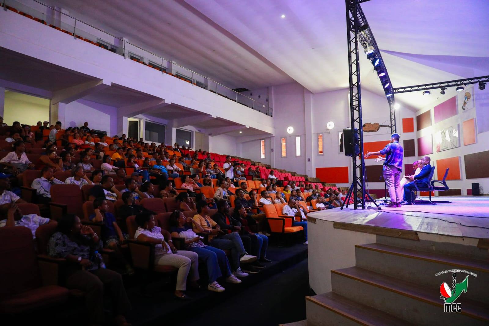 NITAFA MIVANTANA TAMIN'IREO MPIASAN'NY MINISITERA I GASCAR FENOSAO