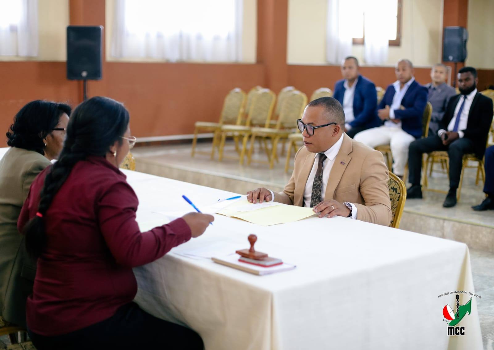 NAHAVITA NY FANAMBARAM-PANANANY NY MINISITRY NY SERASERA SY NY KOLONTSAINA GASCAR FENOSOA.