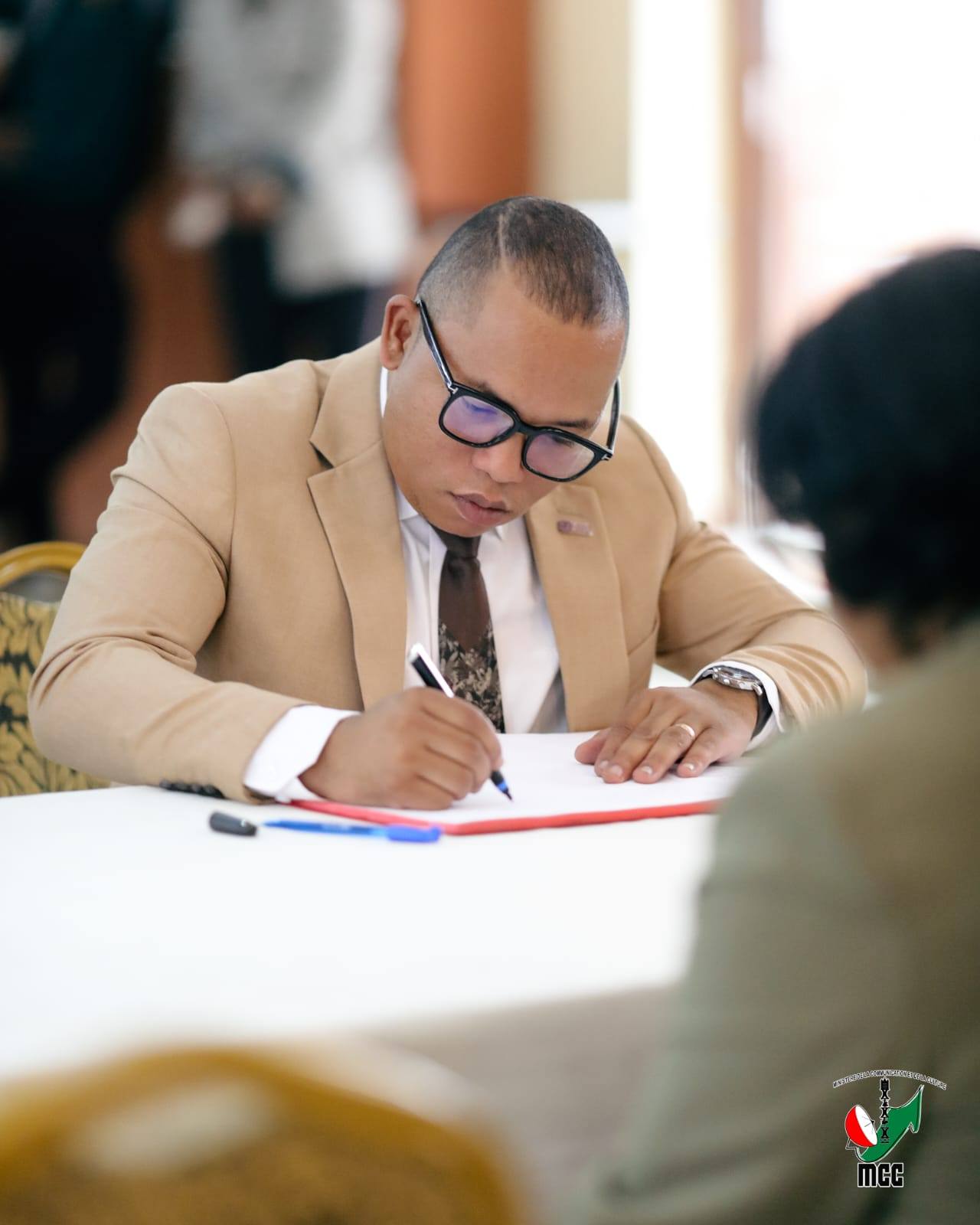 NAHAVITA NY FANAMBARAM-PANANANY NY MINISITRY NY SERASERA SY NY KOLONTSAINA GASCAR FENOSOA.