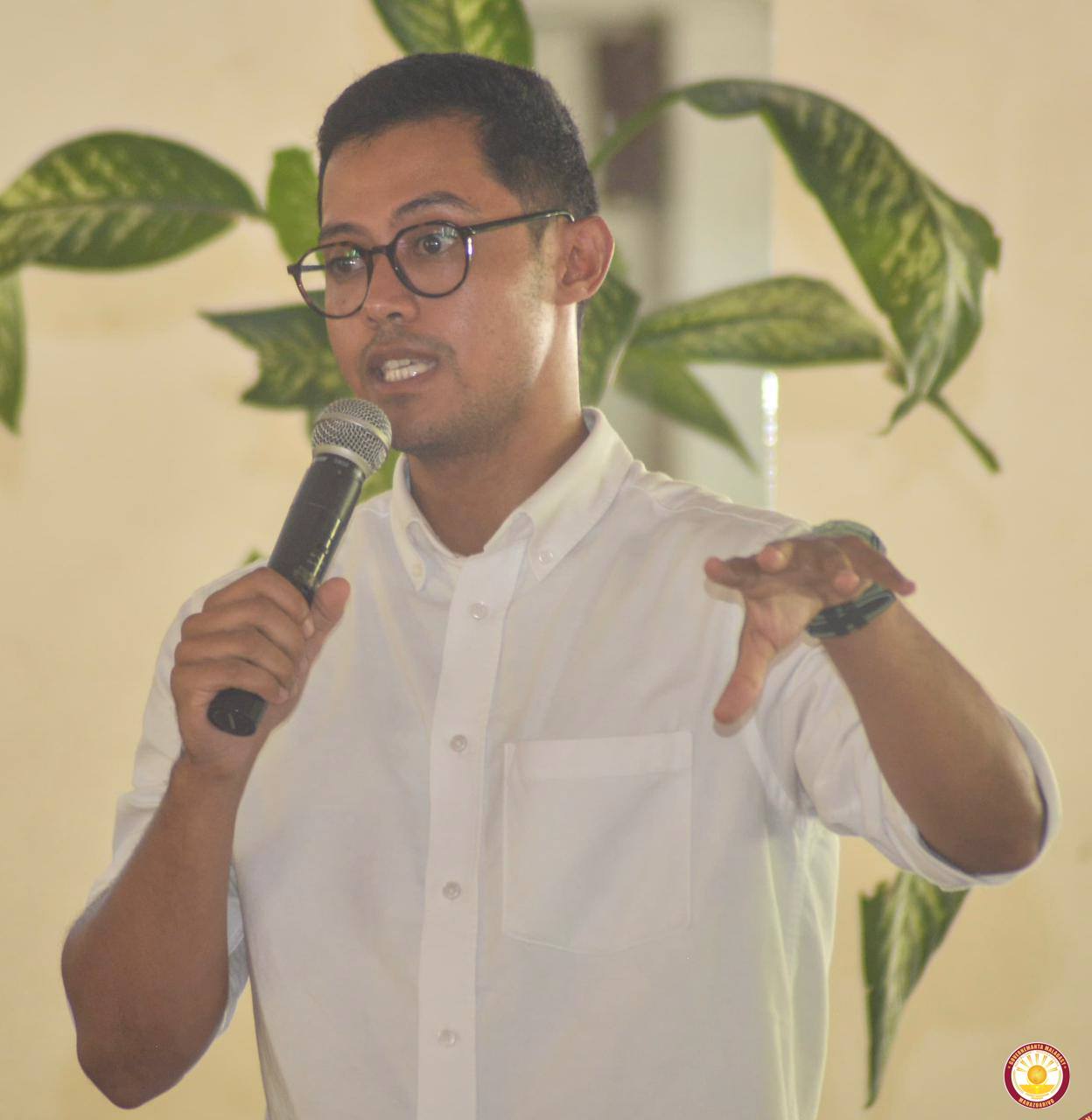 BASE TOLIARA VONONA HIFANOME TANANA NY RAY AMAN-DRENY SY NY MPANAO POLITIKA ATY AN-TOERANA HO AN' IO TETIKASA IO