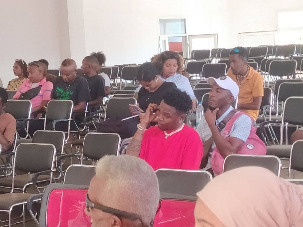 FAKAN-KEVITRE MOMBA NY KOLONSAINA SY NY ZAVAKANTO ARY NY HAREMBAKOKA