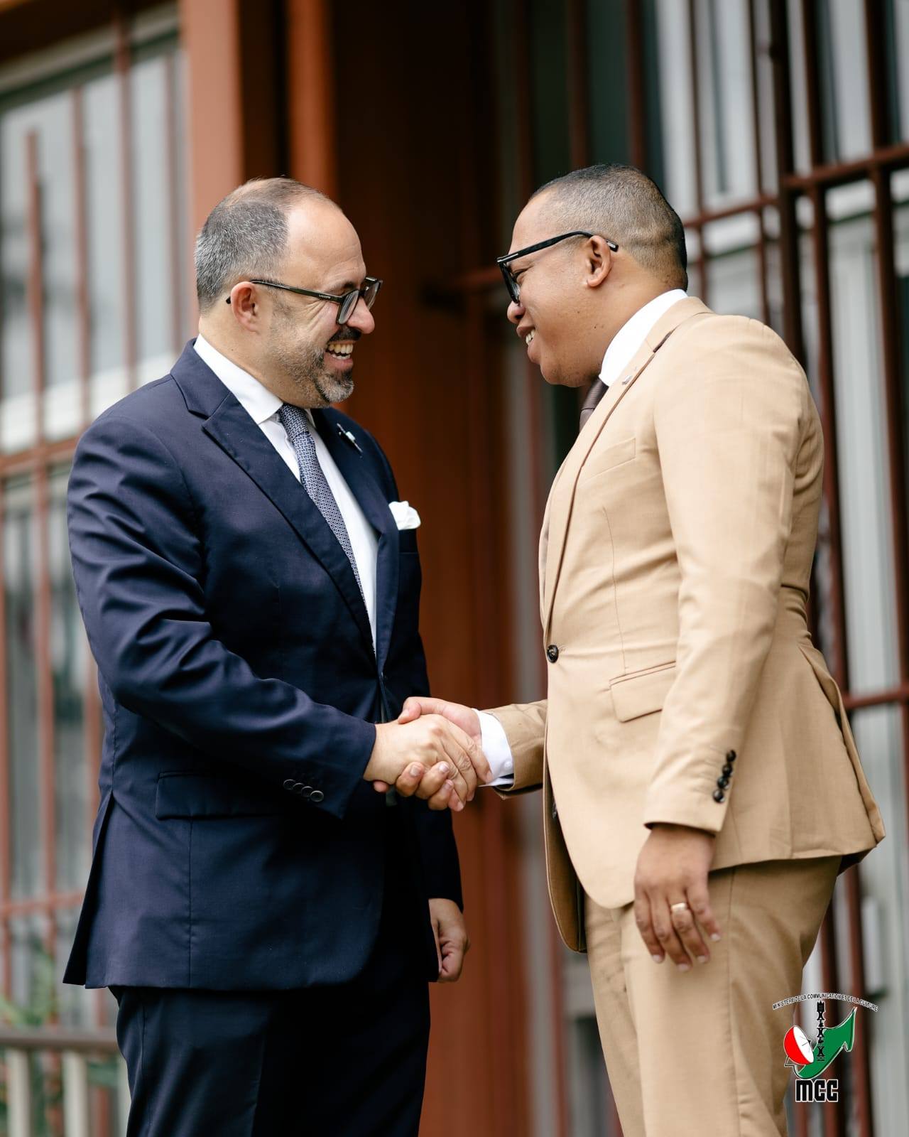 FANDRAISAN'ANDRIAMATOA MINISITRY NY SERASERA SY NY KOLONTSAINA NY MASOIVOHON'I FRANTSA