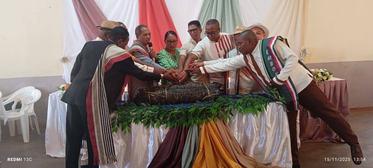 IZAY TIA NY TENIN-DRAZANY TIA NY TANINDRAZANY