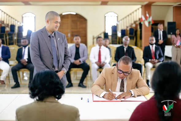 NAHAVITA NY FANAMBARAM-PANANANY NY MINISITRY NY SERASERA SY NY KOLONTSAINA GASCAR FENOSOA.