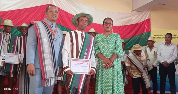 IZAY TIA NY TENIN-DRAZANY TIA NY TANINDRAZANY