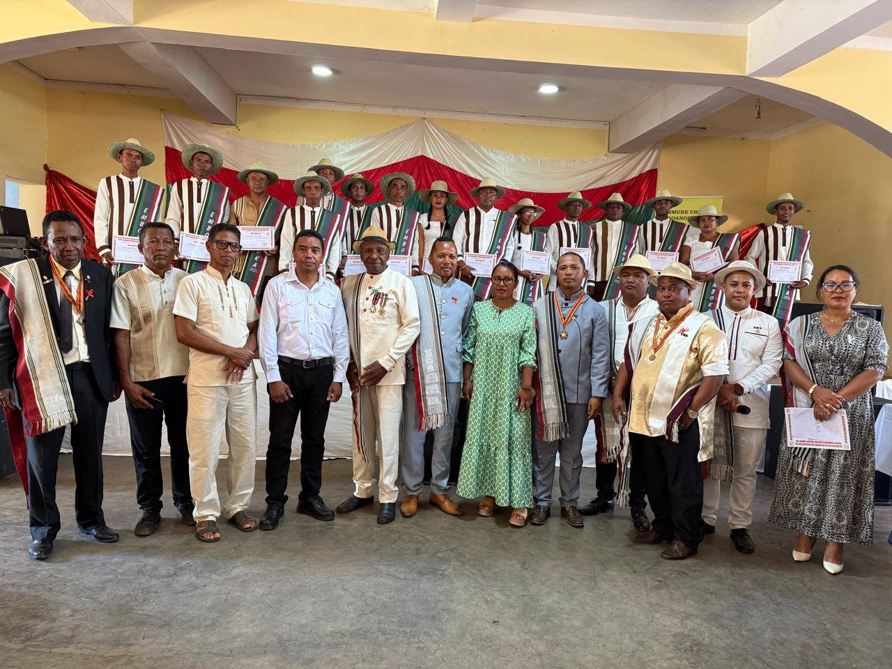 IZAY TIA NY TENIN-DRAZANY TIA NY TANINDRAZANY