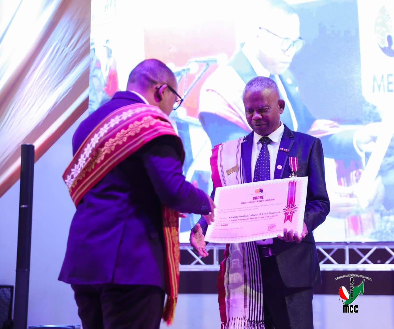 NISITRAKA MARIBONINAHITRA IREO MPIKABARY NAHAVITA BE