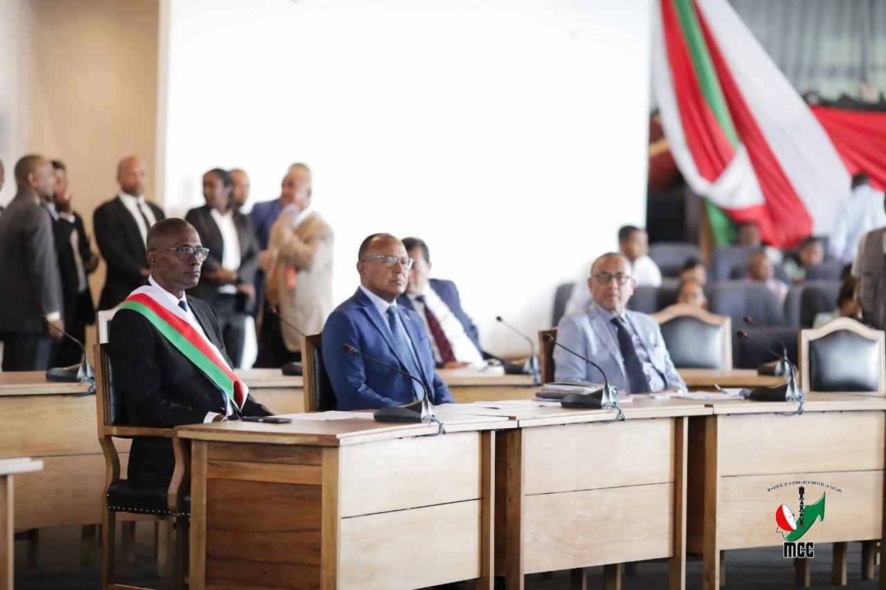 FANDAHARANASA HO FANATANTERAHANA NY POLITIKAM-PANJAKANA ANKAPOBENY HO AN'NY FANAVAOZANA IFOTONY