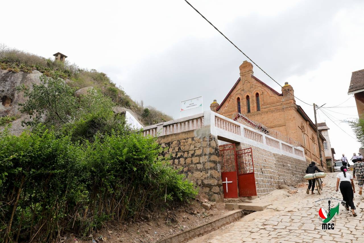 HAPETRAKA TSY HO ELA NY ANDROM-PIRENENA HO AN'NY KOLONTSAINA.