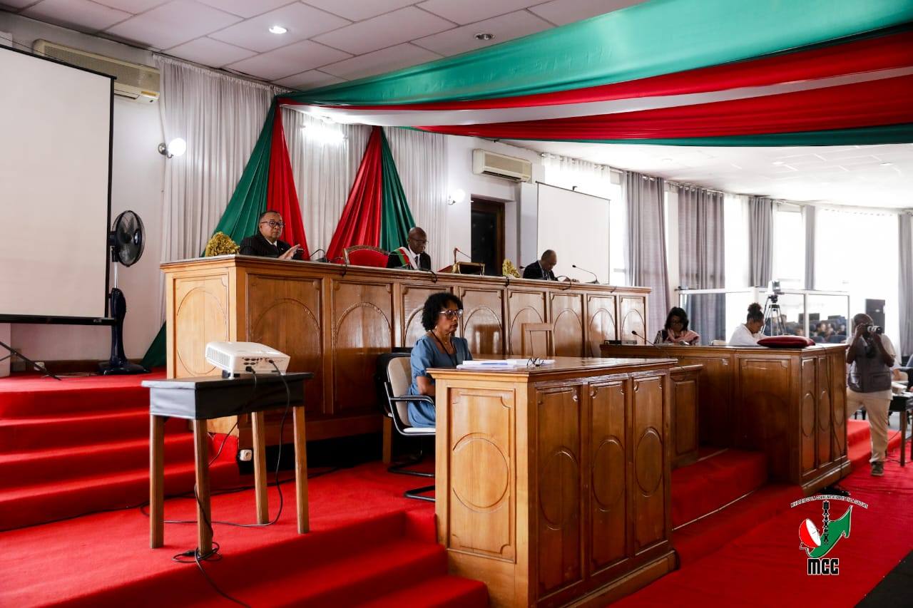 FANDAHARANASA HO FANATANTERAHANA NY POLITIKAM-PANJAKANA ANKAPOBENY HO AN'NY FANAVAOZANA IFOTONY