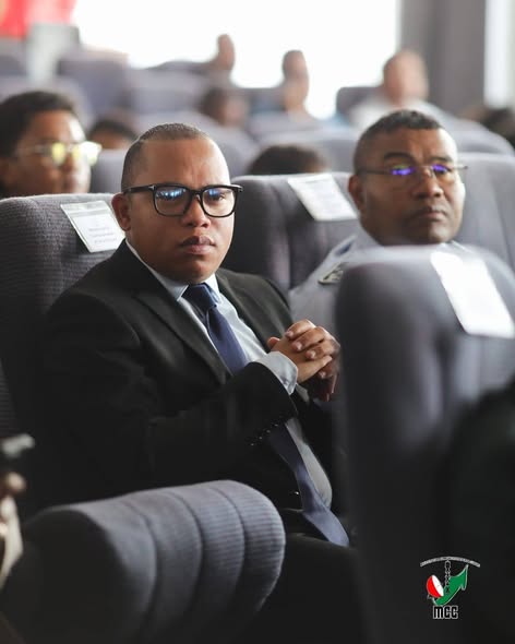 FANDAHARANASA HO FANATANTERAHANA NY POLITIKAM-PANJAKANA ANKAPOBENY HO AN'NY FANAVAOZANA IFOTONY