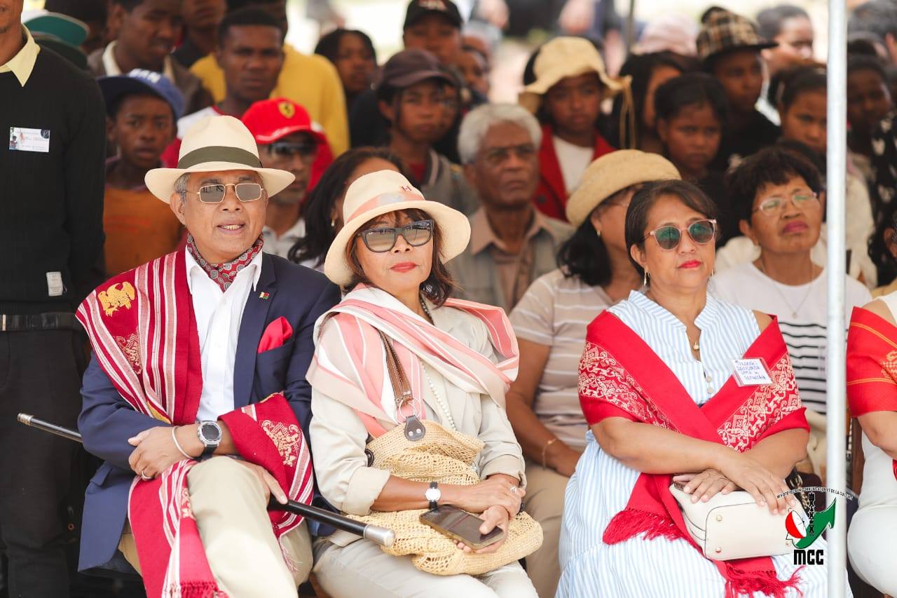 HAPETRAKA TSY HO ELA NY ANDROM-PIRENENA HO AN'NY KOLONTSAINA.