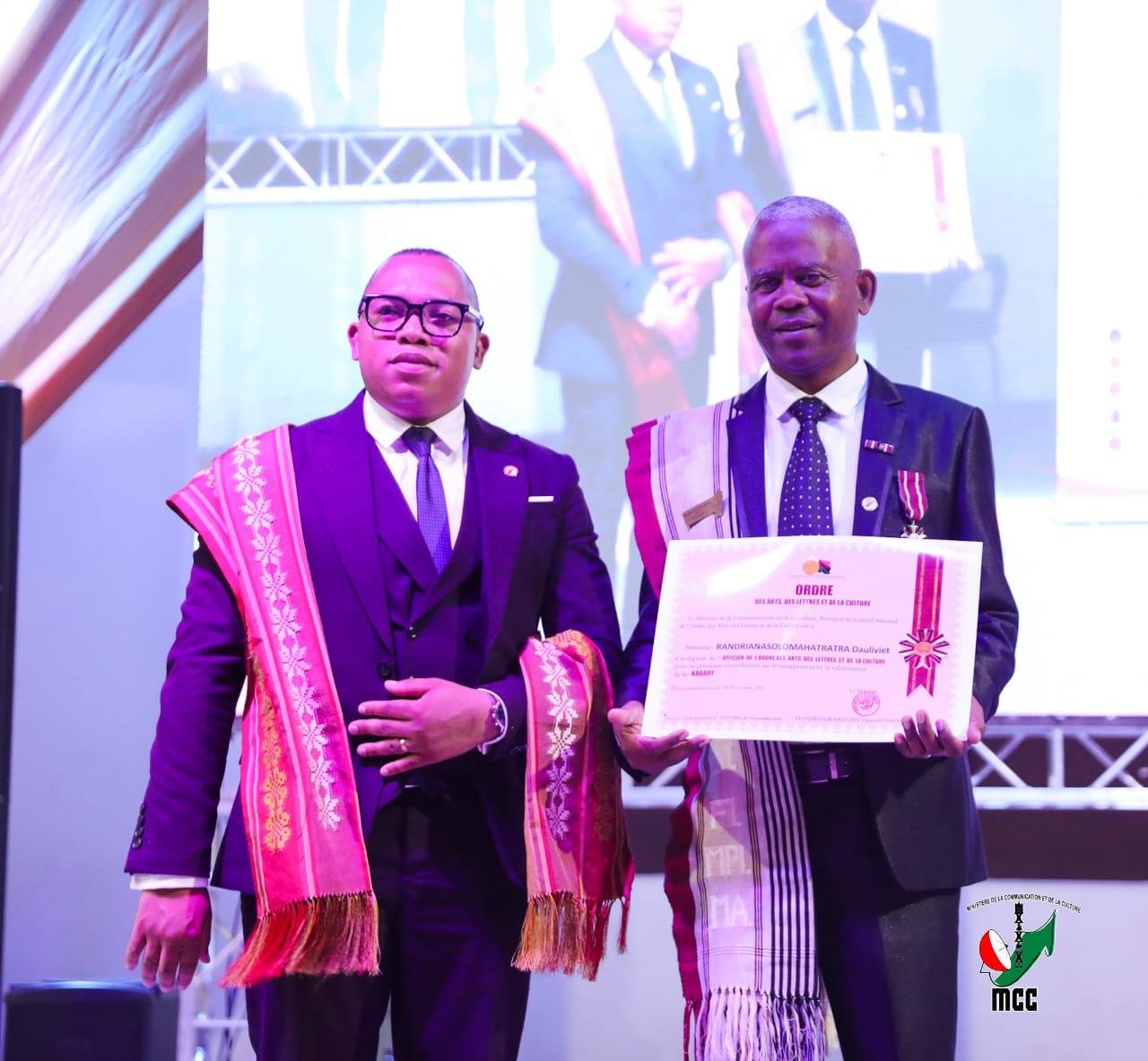 NISITRAKA MARIBONINAHITRA IREO MPIKABARY NAHAVITA BE