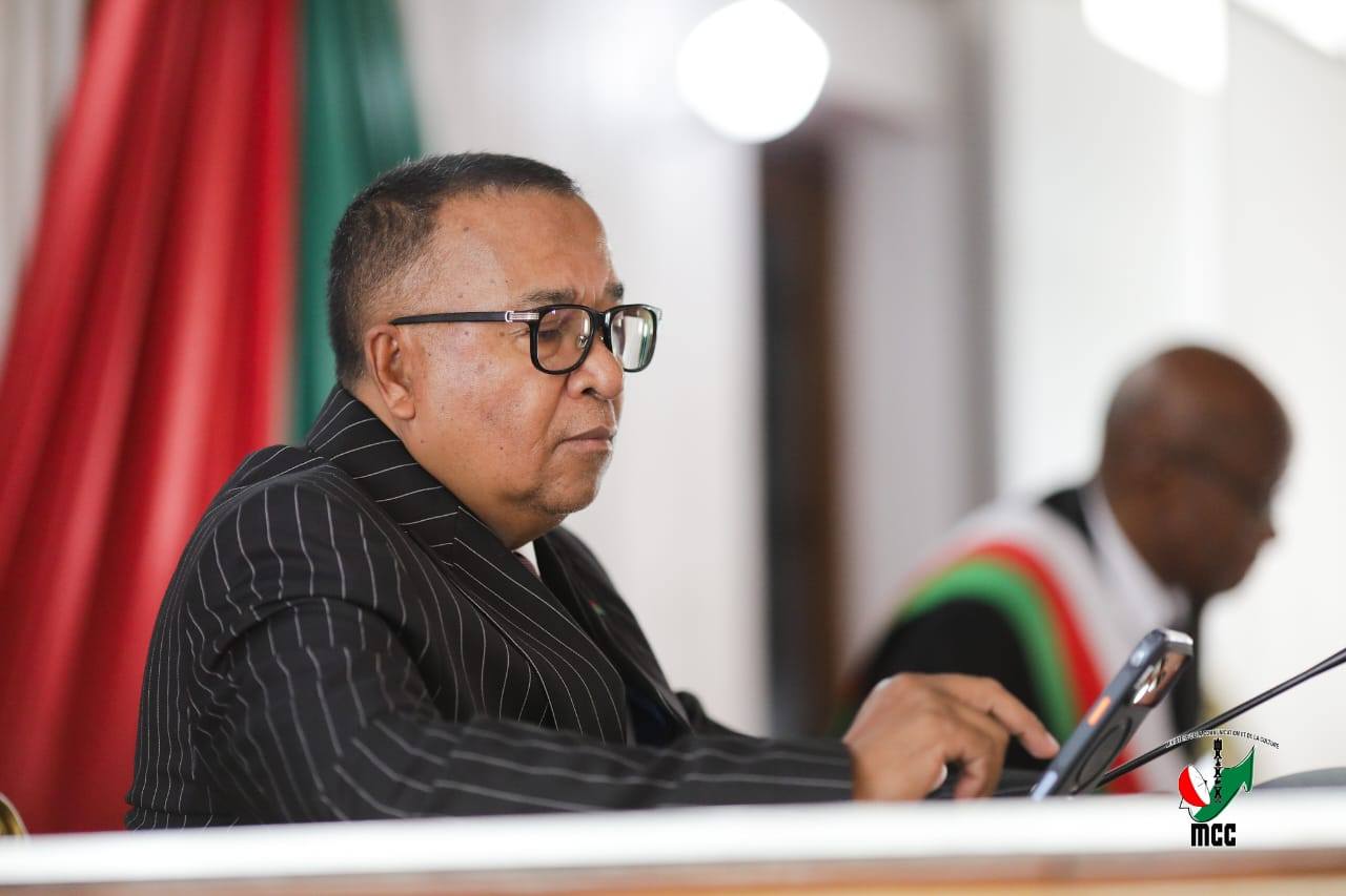 FANDAHARANASA HO FANATANTERAHANA NY POLITIKAM-PANJAKANA ANKAPOBENY HO AN'NY FANAVAOZANA IFOTONY