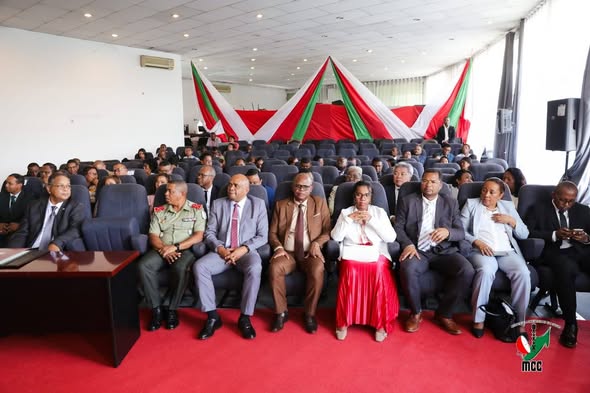 FANDAHARANASA HO FANATANTERAHANA NY POLITIKAM-PANJAKANA ANKAPOBENY HO AN'NY FANAVAOZANA IFOTONY