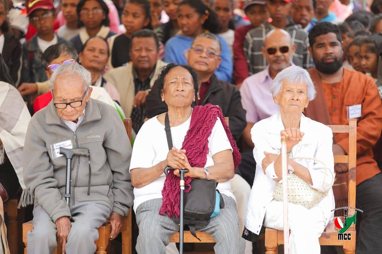 HAPETRAKA TSY HO ELA NY ANDROM-PIRENENA HO AN'NY KOLONTSAINA.