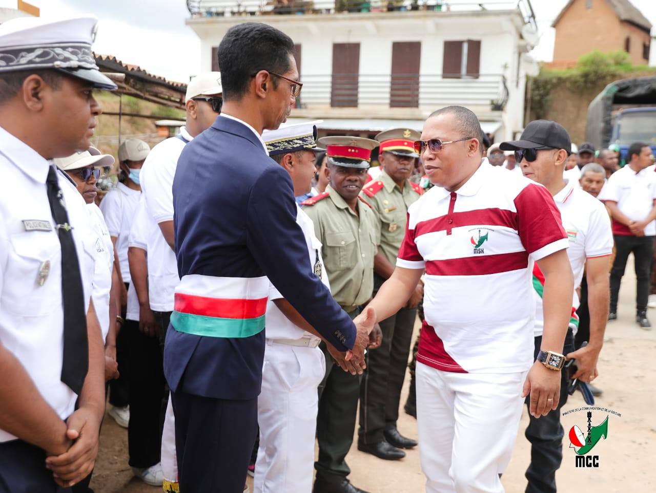 HAPETRAKA TSY HO ELA NY ANDROM-PIRENENA HO AN'NY KOLONTSAINA.