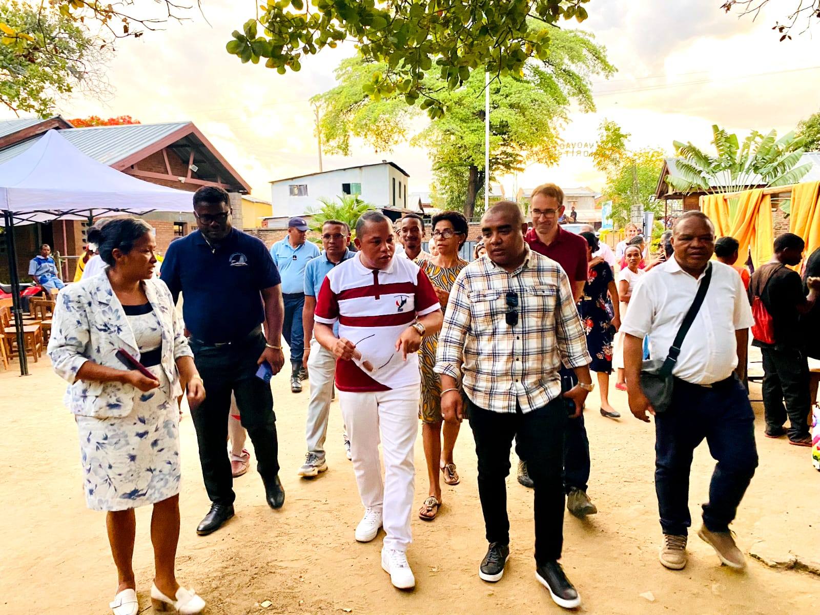 MENDRIKA ALAIN-TAHAKA AMIN'NY FAMPIASANA FITAOVANA ARIFOMBA SY FANAJANA LALANA RADIO VAOVAO MAHAFALY MANDRITSARA 𝘙𝘝𝘔𝘔 𝗙𝗠 𝟵𝟮.