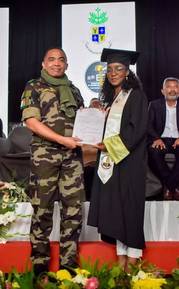 FAMPIANARANA AMBONY : LAHARAM-PAHAMEHANA NAPETRAKY NY FILOHA HO FANAVOTANA AN'I MADAGASIKARA.