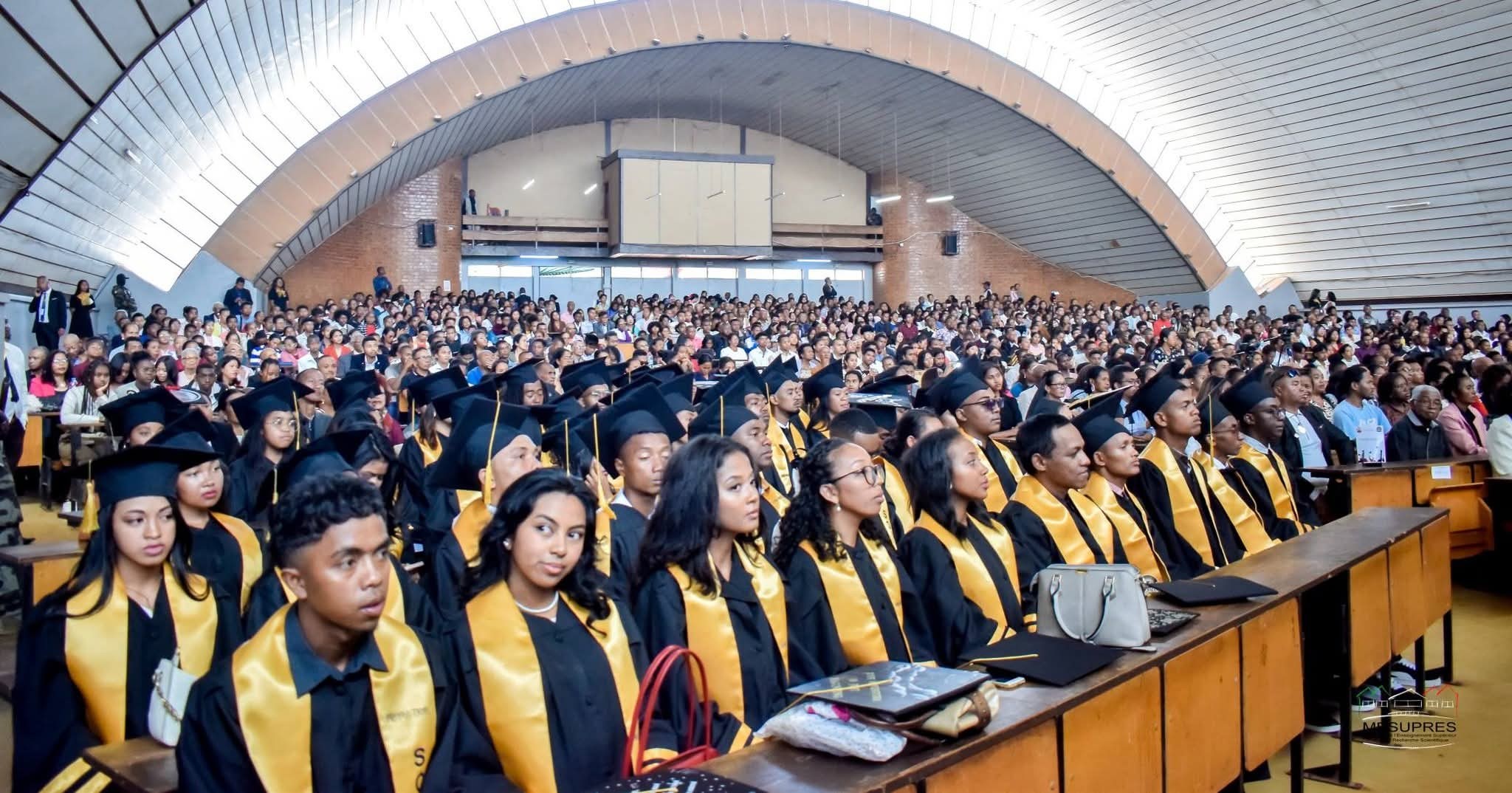 FAMPIANARANA AMBONY : LAHARAM-PAHAMEHANA NAPETRAKY NY FILOHA HO FANAVOTANA AN'I MADAGASIKARA.