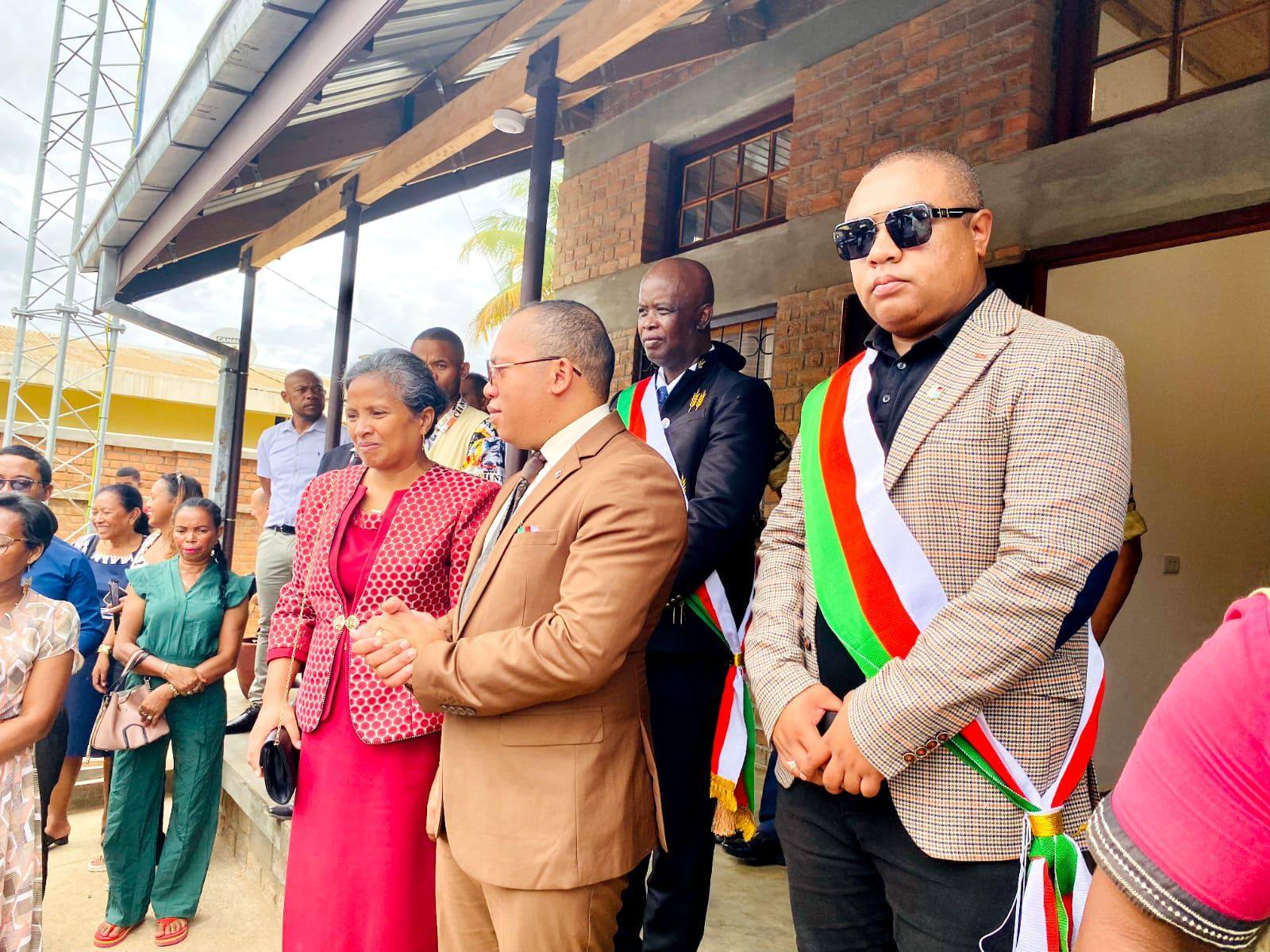 MENDRIKA ALAIN-TAHAKA AMIN'NY FAMPIASANA FITAOVANA ARIFOMBA SY FANAJANA LALANA RADIO VAOVAO MAHAFALY MANDRITSARA 𝘙𝘝𝘔𝘔 𝗙𝗠 𝟵𝟮.