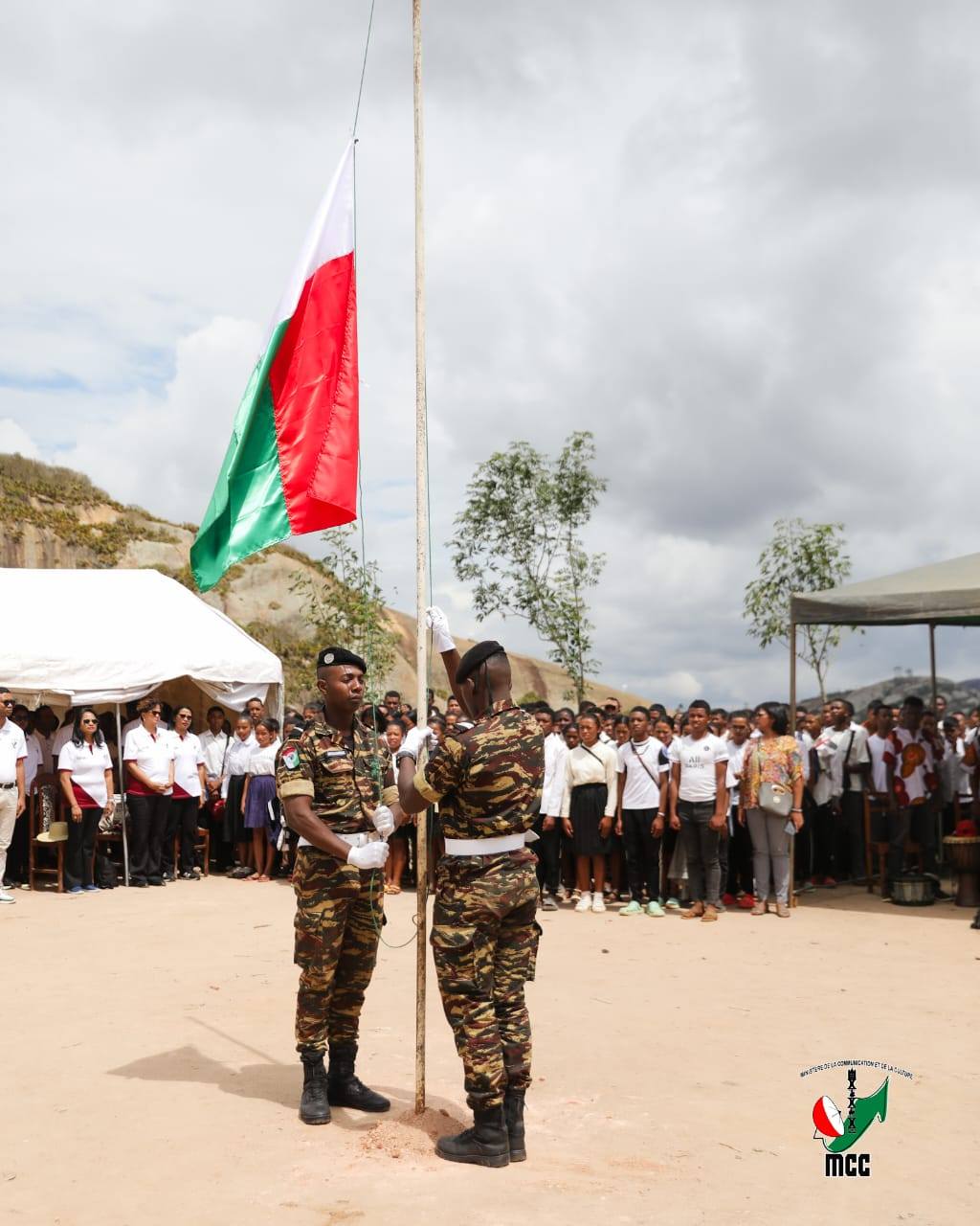 HAPETRAKA TSY HO ELA NY ANDROM-PIRENENA HO AN'NY KOLONTSAINA.