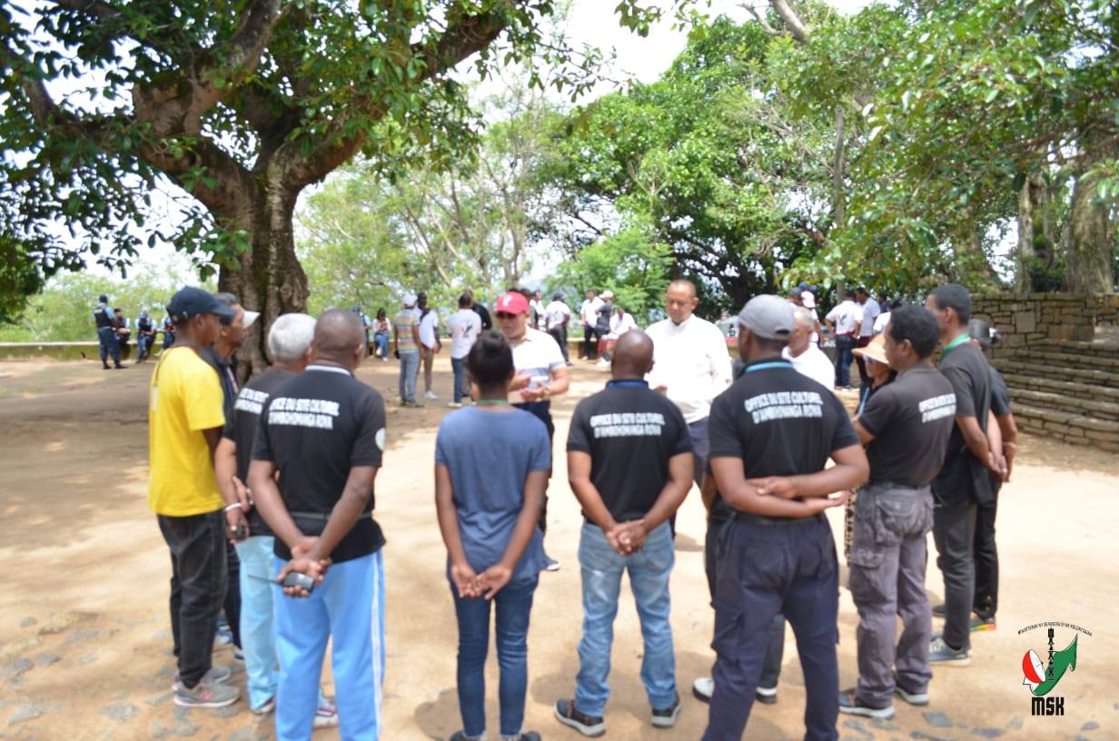 FITSIDIHANA NY VOHITRA AMBOHIMANGA : OMENA TOMBONY KOKOA NY MALAGASY