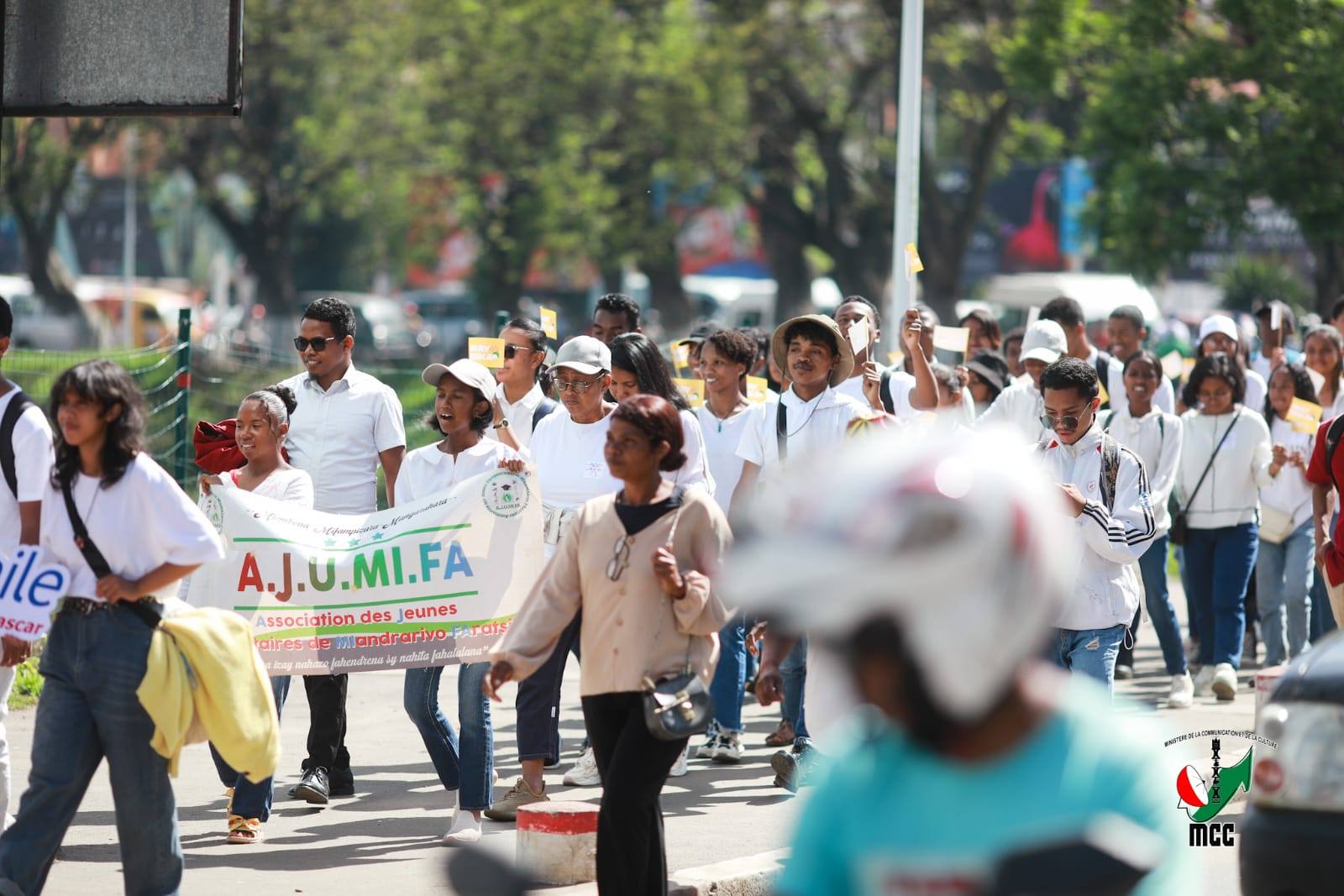 ANDRO IRAISAM-PIRENENA HO AN'NY MPIROTSAKA AN-TSITRAPO.