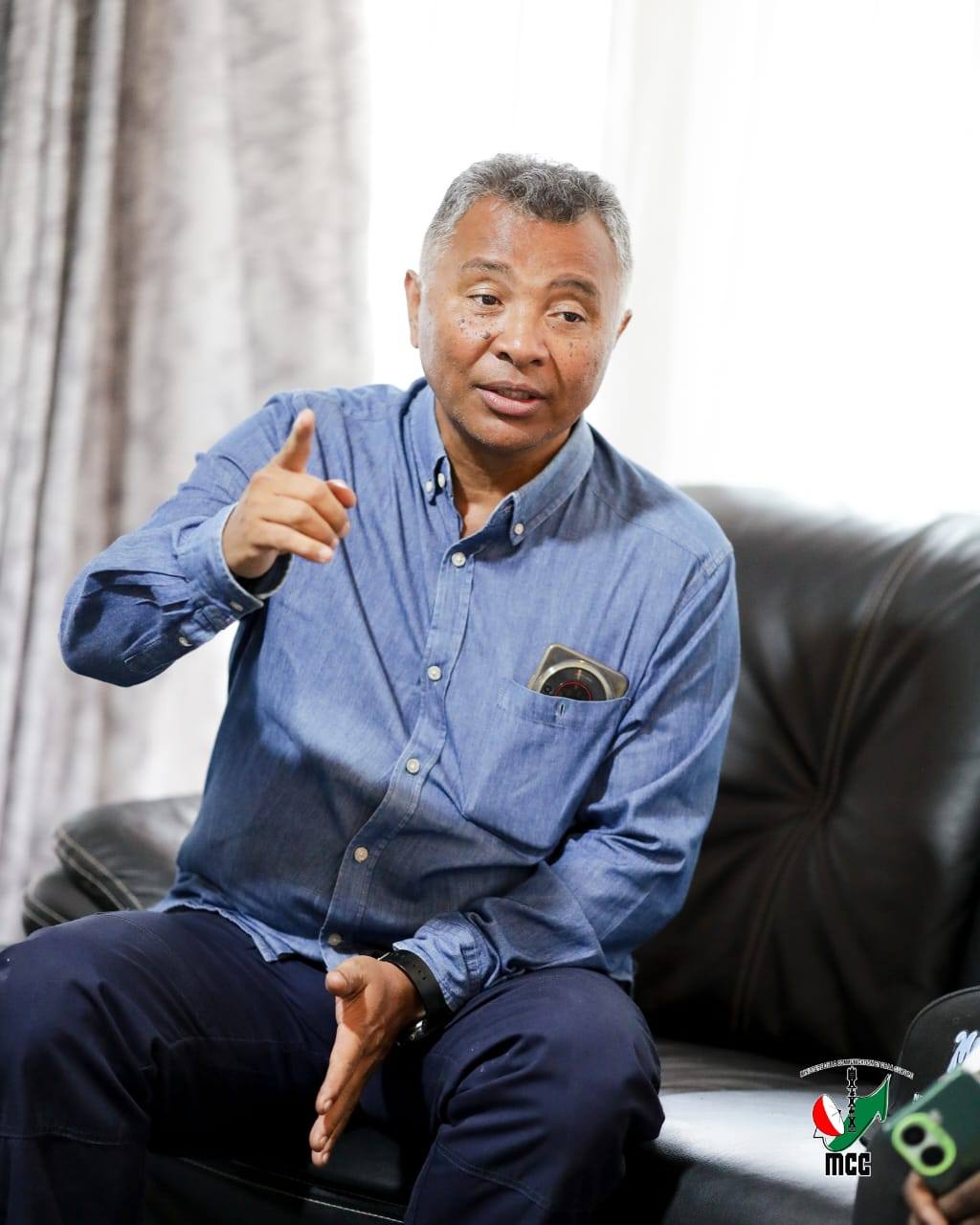 NY MPISEHATRA ARA-KOLONTSAINA SY IREO SOKAJINY.