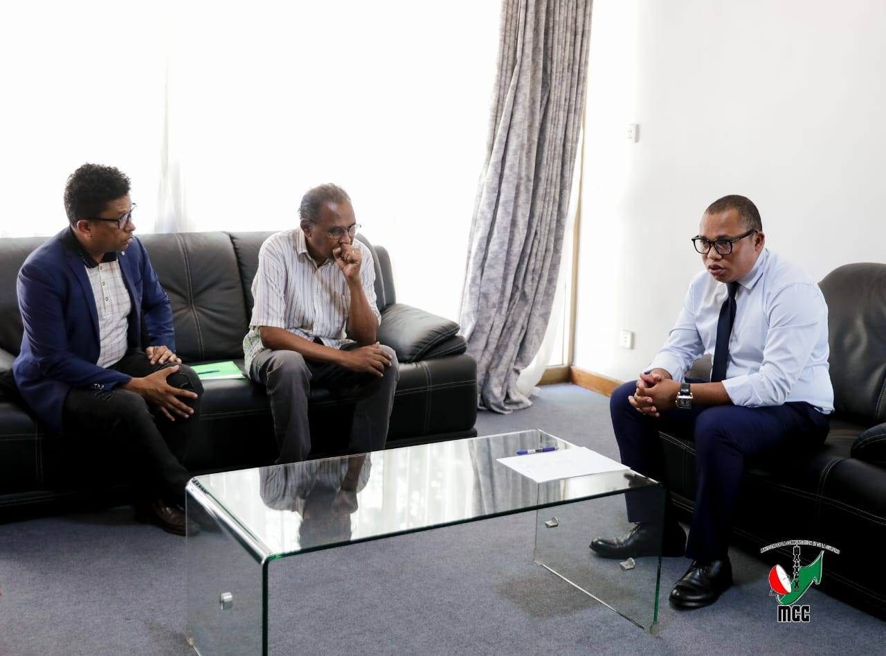 NY MPISEHATRA ARA-KOLONTSAINA SY IREO SOKAJINY.